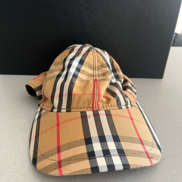 Burberry multicolored hat - Picture 2 of 3